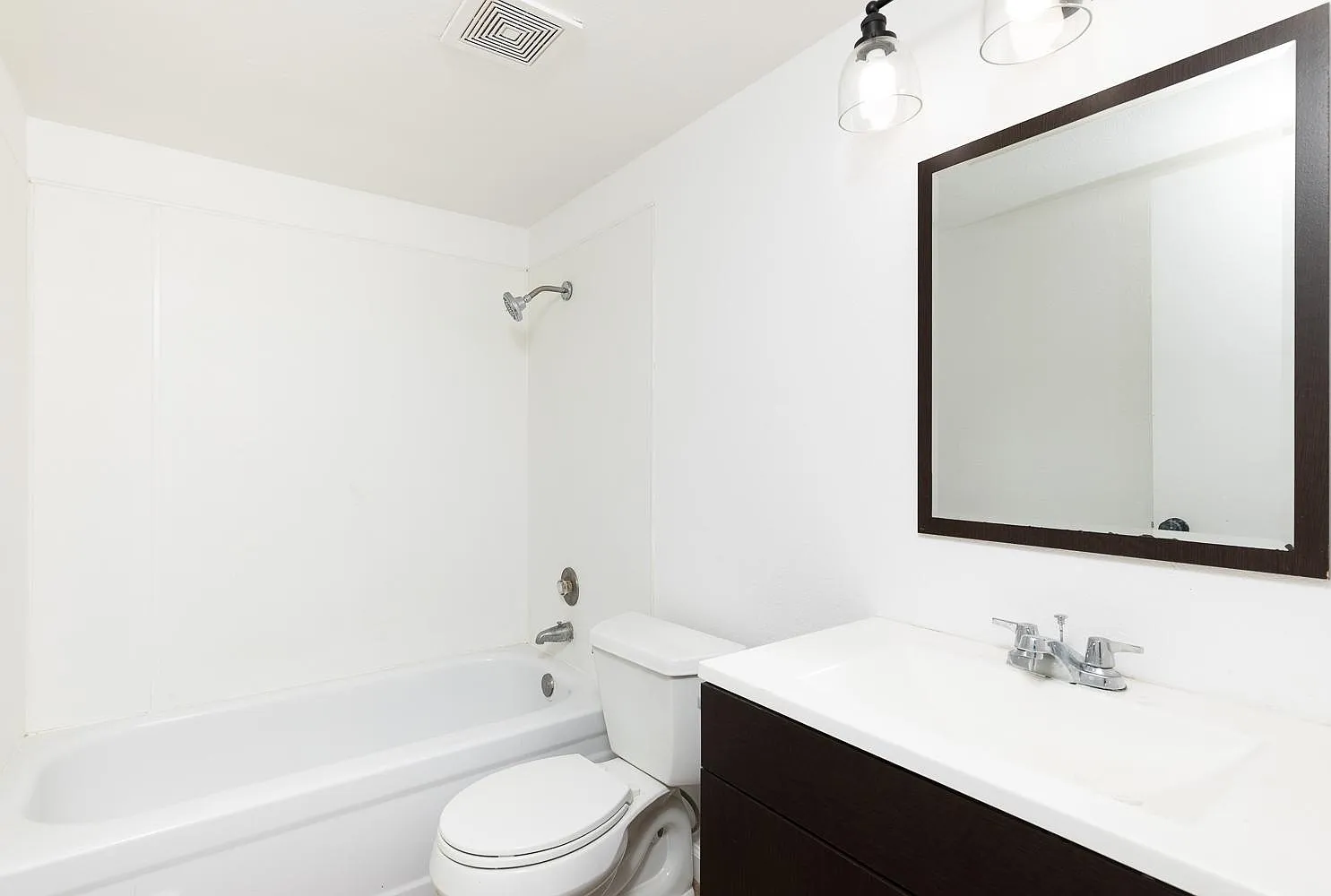 4727 N Cedar Ave — Photo 3