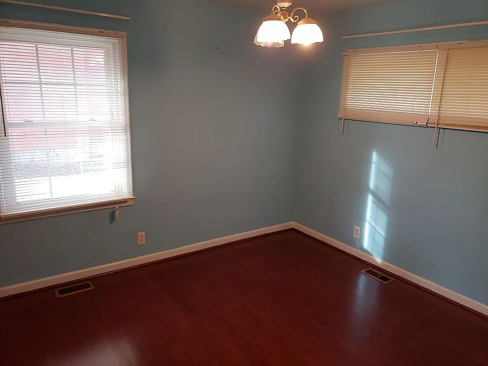1st image of 254 E Lowry Ln