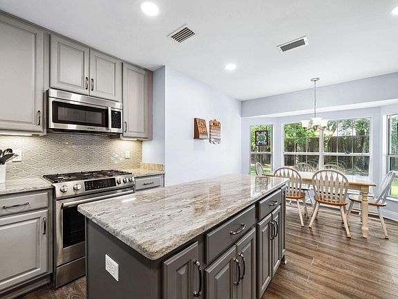 3rd image of 4552 Knollwood Ln
