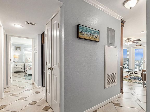 3rd image of 10811 Termini San Luis Pass Rd #2223