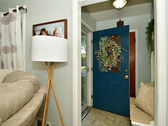 4th image of 2212 Winton Ave