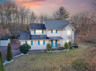 2250 Mountain Laurel Dr, Effort, PA 18330