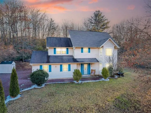 2250 Mountain Laurel Dr, Effort, PA 18330
