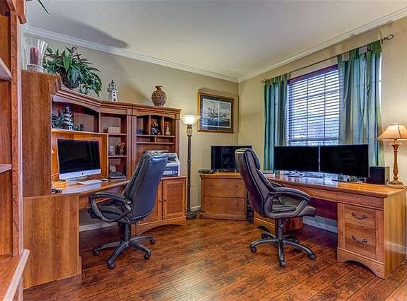 3rd image of 5576 Seabury Dr