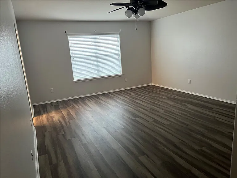 1907 Cold River Dr — Photo 17