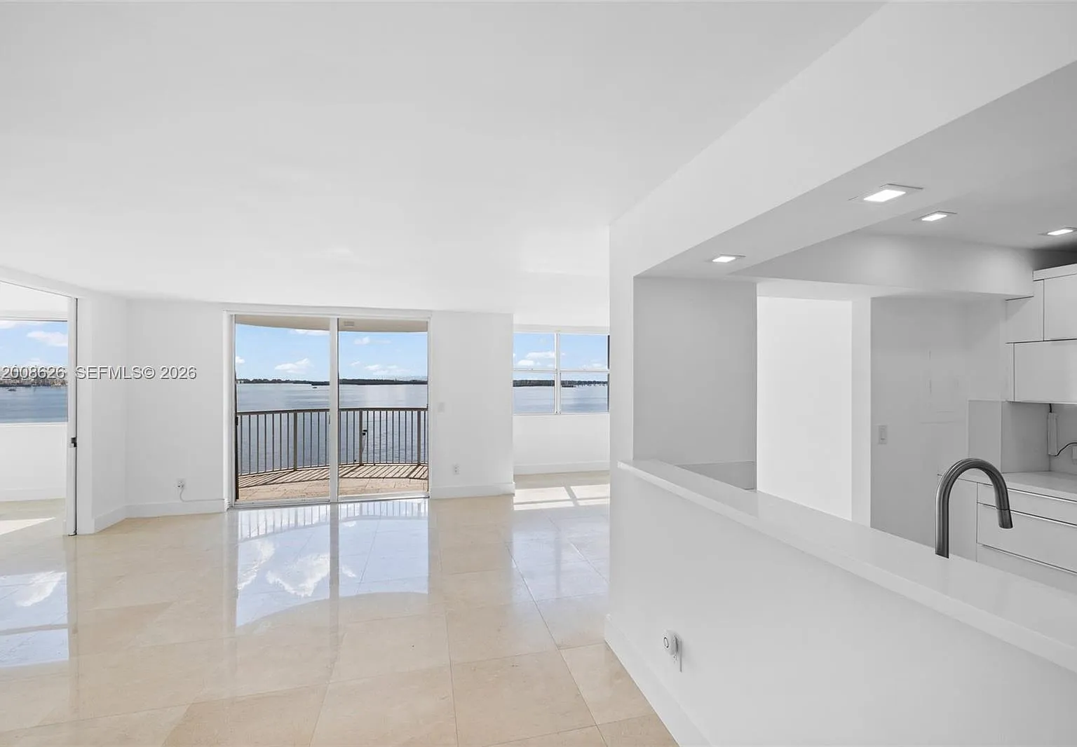 Bayshore Place Condo — Photo 3