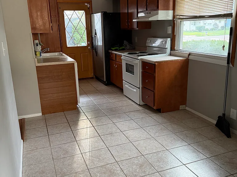 2908 Kettering Dr — Photo 4