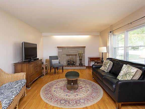 2nd image of 3054 Lindsey Dr