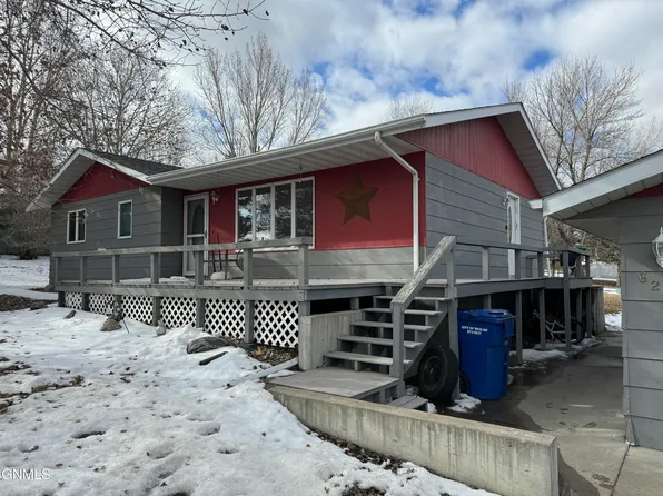 624 1st St NW, Beulah, ND 58523