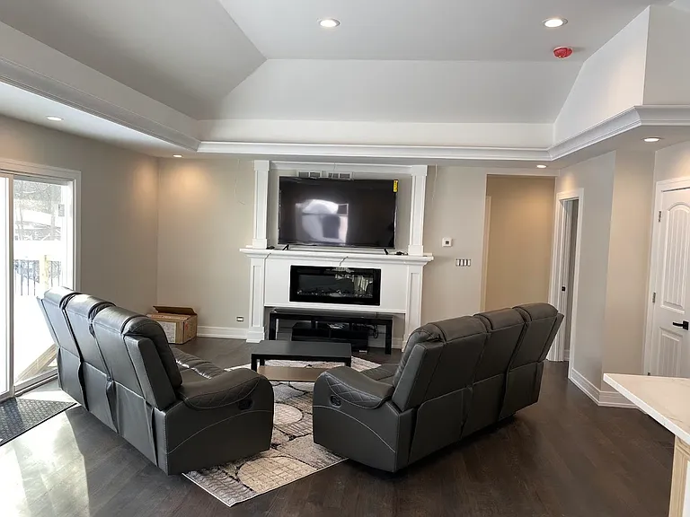 22W337 Thorndale Ave — Photo 6