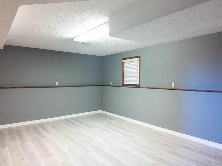 1910 Katherine Dr — Photo 3