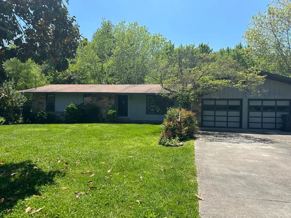 211 Lafollette Cir, Pigeon Forge, TN 37863