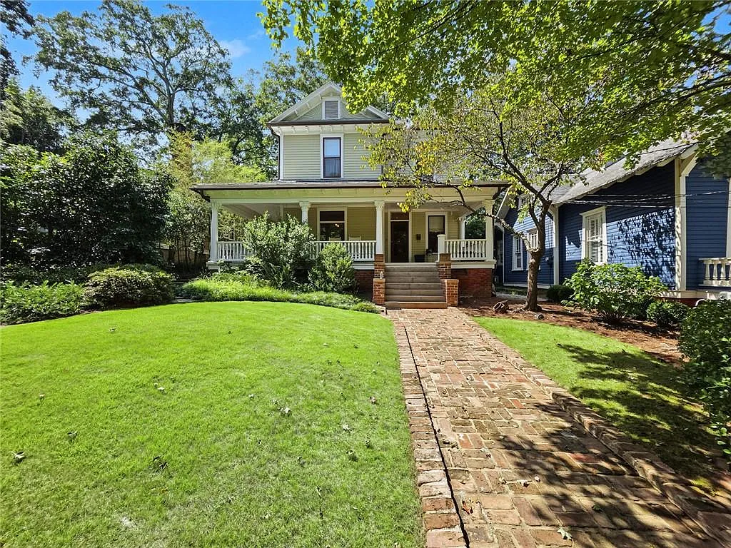 3 bed, 2.5 bath, 2728 sqft, $5,800 — Photo 1
