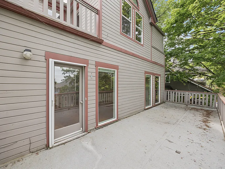 2474 NW Marshall St #B — Photo 12