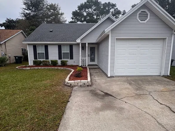 303 Holly Ct, Kingsland, GA 31548