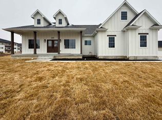 3205 Frahm Ln, Hastings, NE 68901