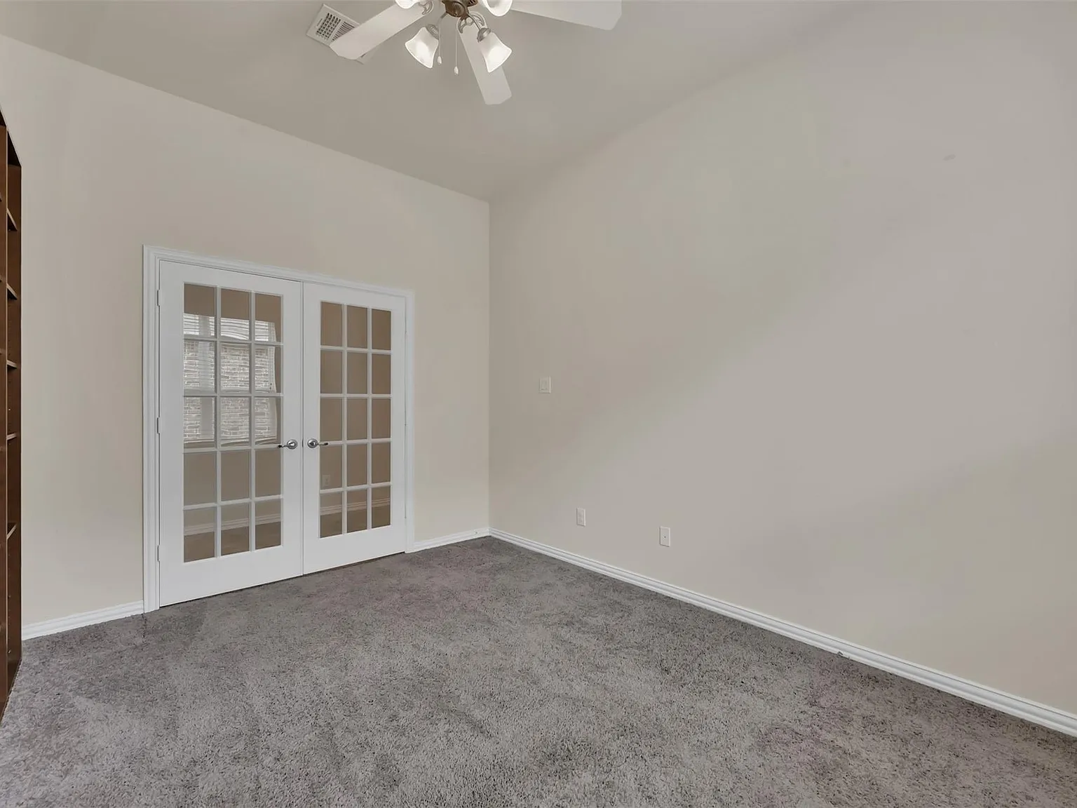 3 bed, 3.0 bath, 2016 sqft, $2,350 — Photo 4