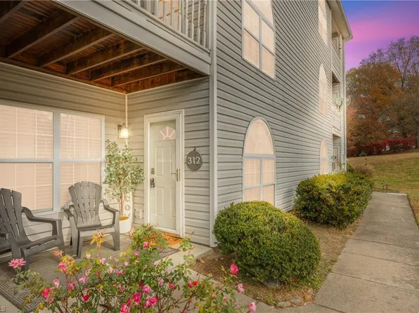 312 Quietwood Dr, Winston Salem, NC 27103
