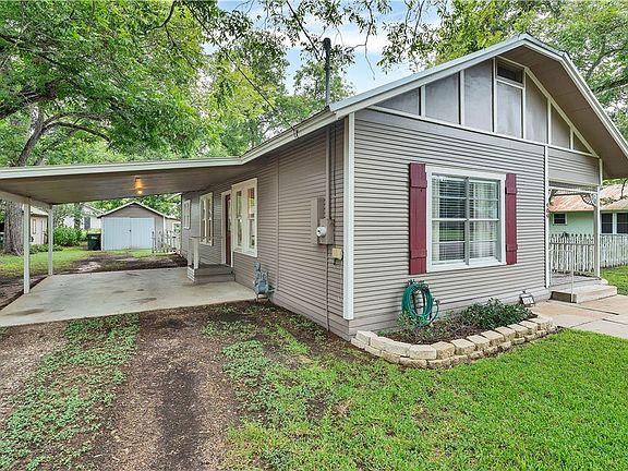 3rd image of 409 N Avenue G