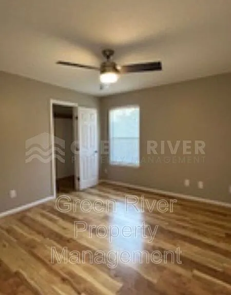 1559 Lakeway Dr — Photo 17