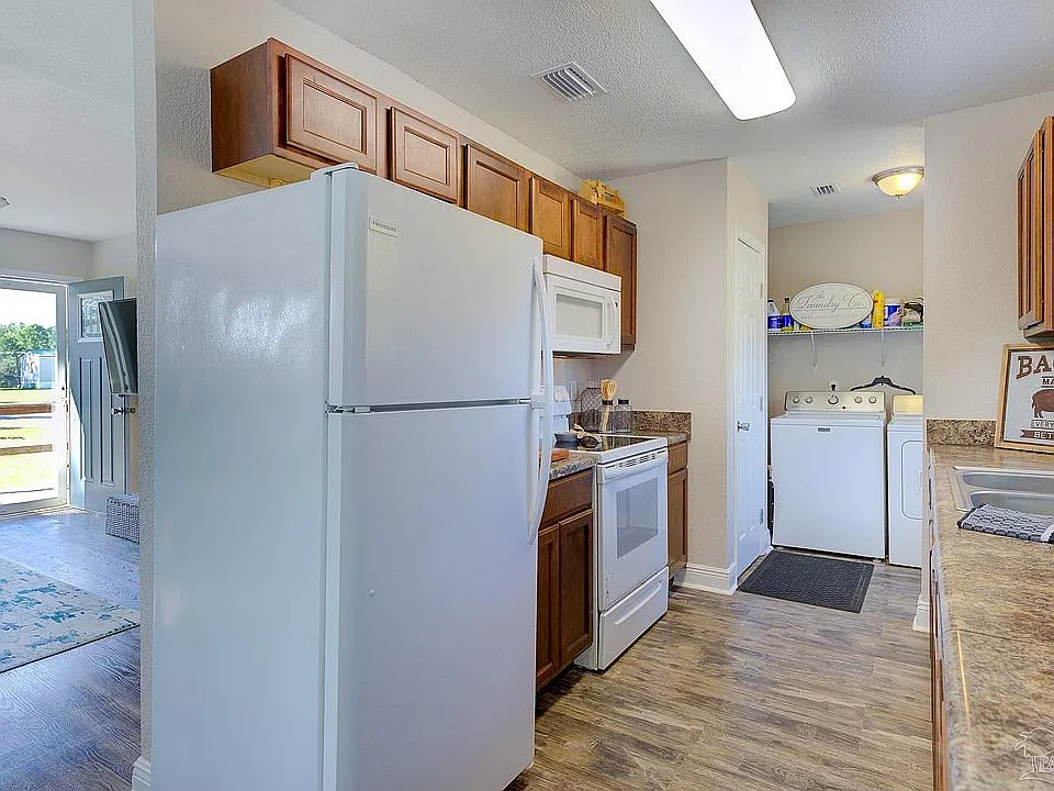 10076 Jeno Rd — Photo 2