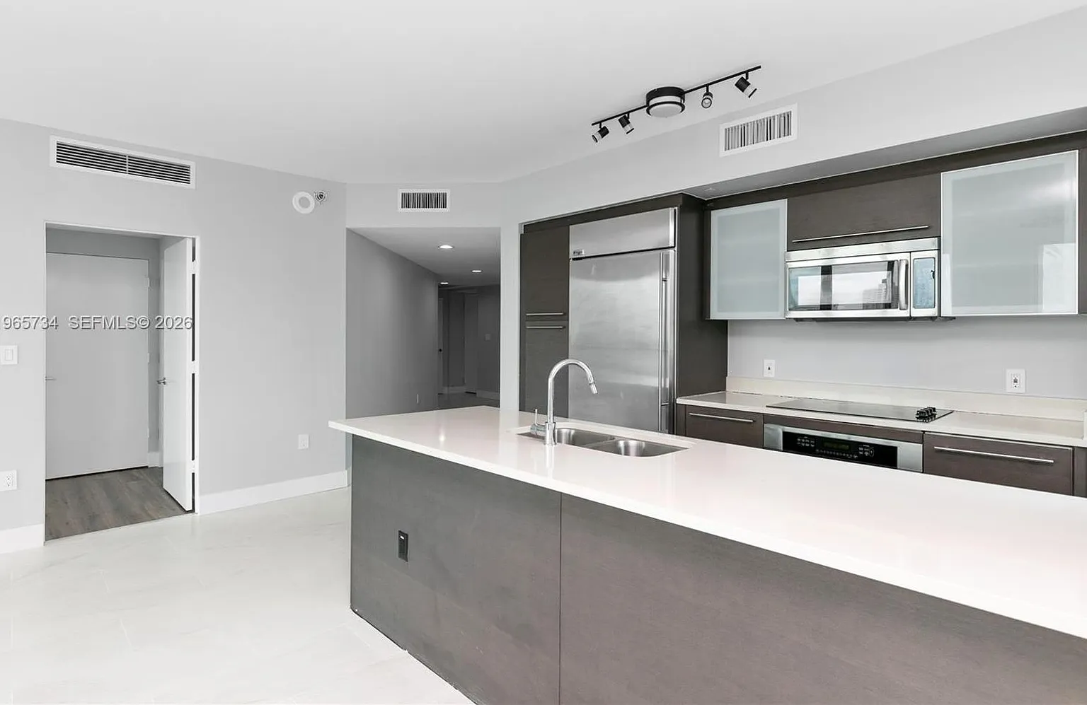500 Brickell Avenue 1801, Miami, FL 33131 — Photo 1