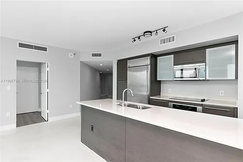 500 Brickell Ave #1801 Photo 1