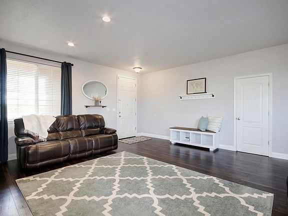 3rd image of 1419 Claridge Ct
