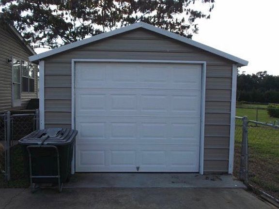 Detatched garage