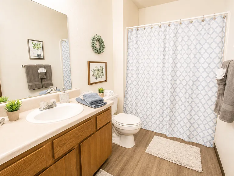 Quail Lakes Apartments — Photo 30