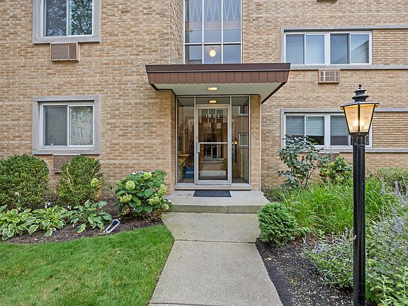 2nd image of 1933 Harrison St APT 3B