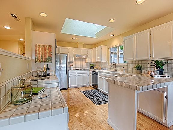 3rd image of 1260 El Solyo Heights Dr