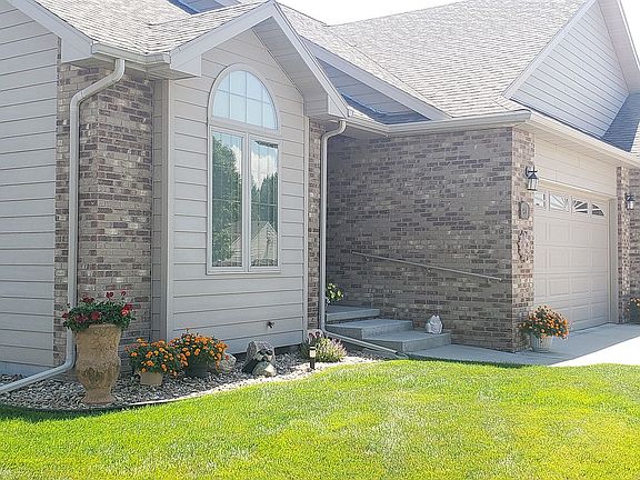 2nd image of 901 Sandstone Dr