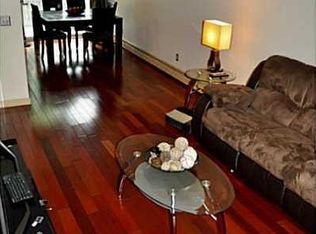 90 Sunflower Cir, North Providence, RI 02911