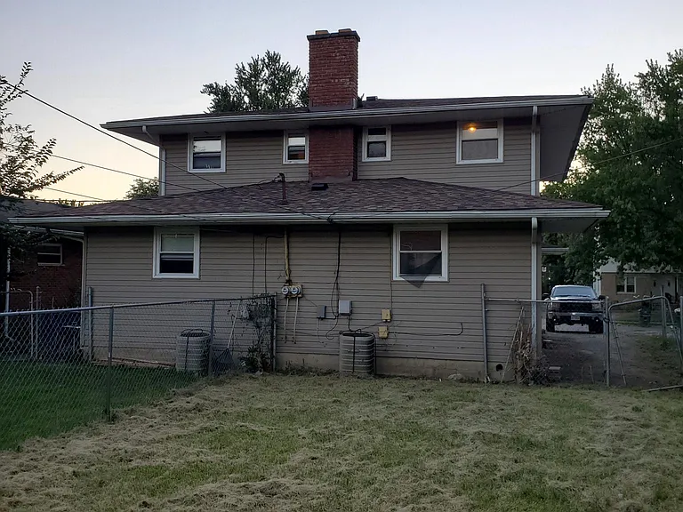 398 S Napoleon Ave — Photo 3
