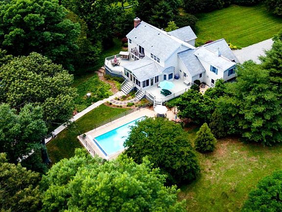 4th image of 274 Lake Landing Dr