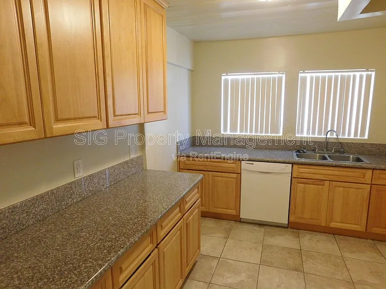 1250 E Villa St — Photo 5