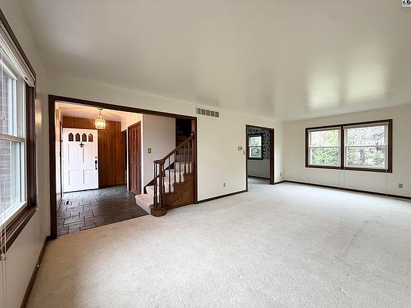 5th image of 40 Tomahawk Rd