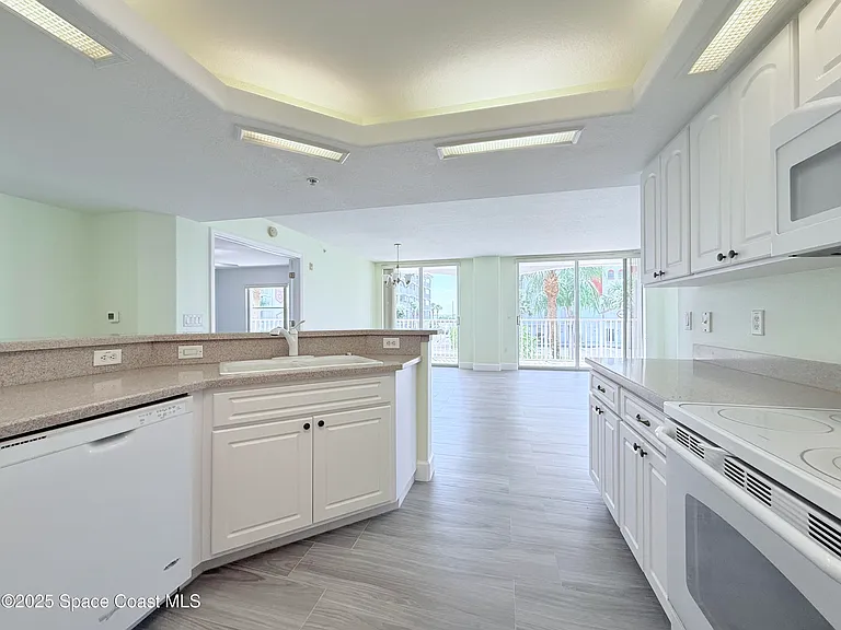 8922 Laguna Ln #201 — Photo 16