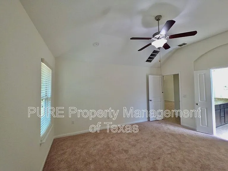 615 Linares Ln — Photo 12
