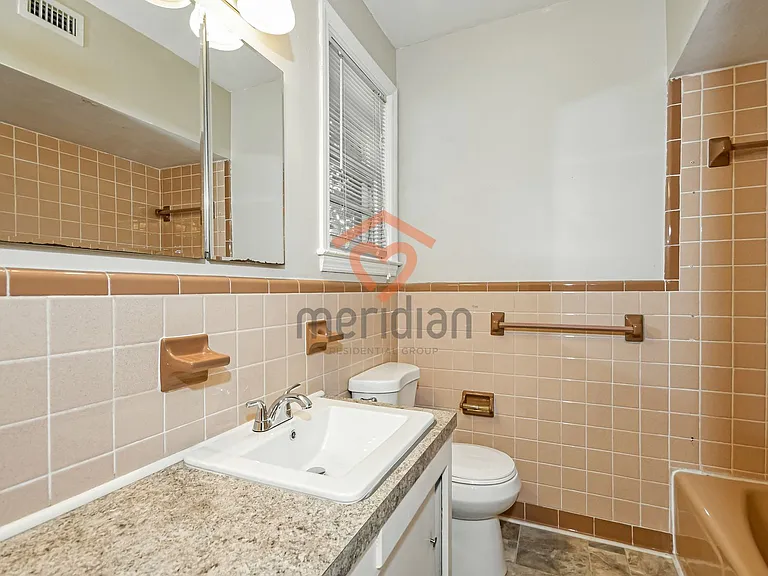931 Ashley Ave — Photo 12
