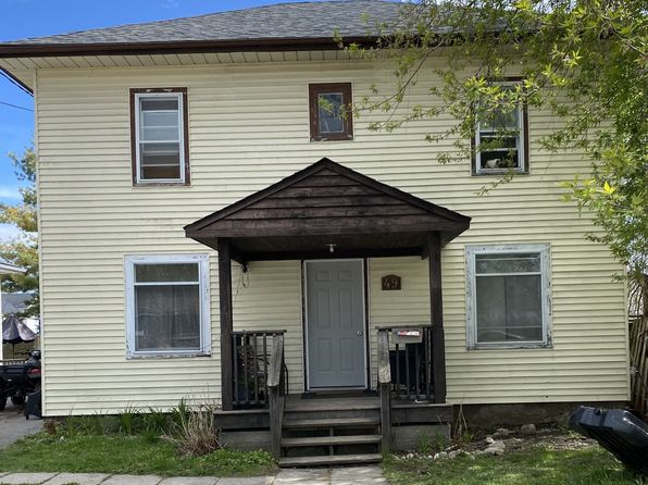 49 Crown St, Quinte West, ON K8V 1P1