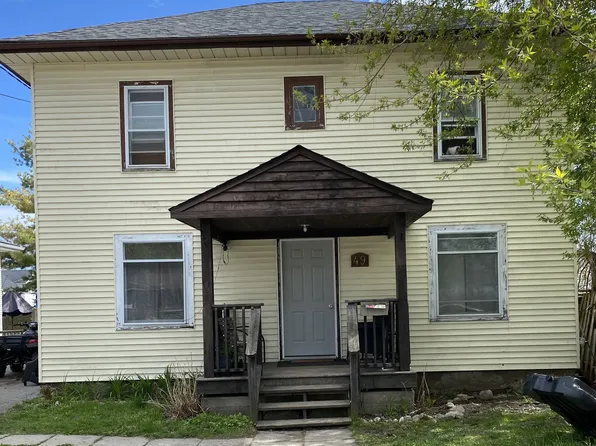49 Crown St, Quinte West, ON K8V 1P1