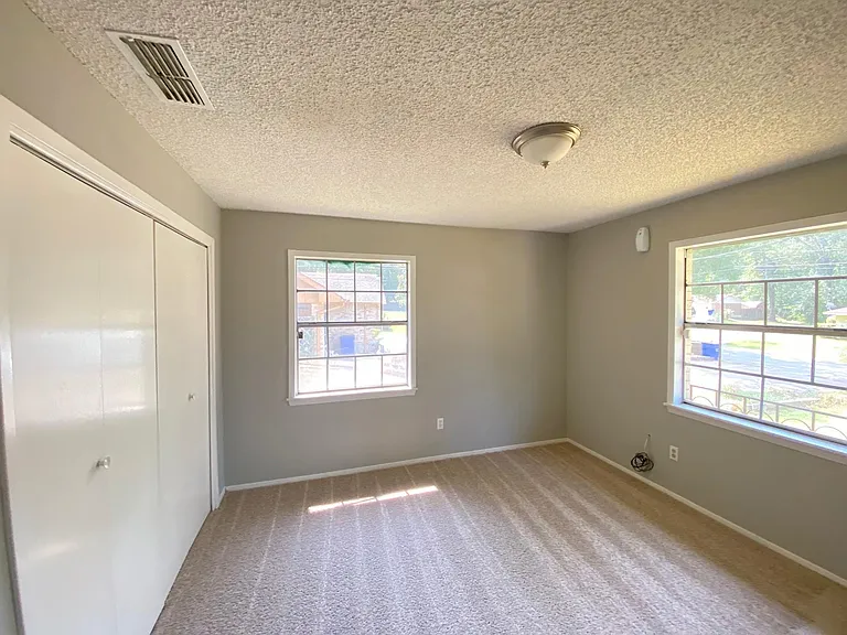 410 Cordell Dr — Photo 18