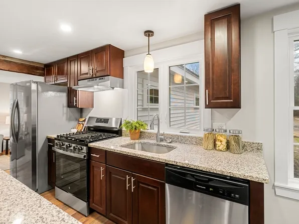 10 Sheffield St, Pepperell, MA 01463