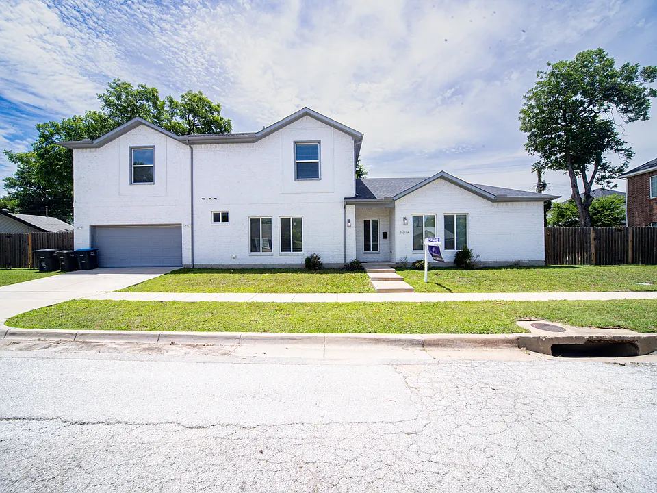 3204 Lubbock Ave