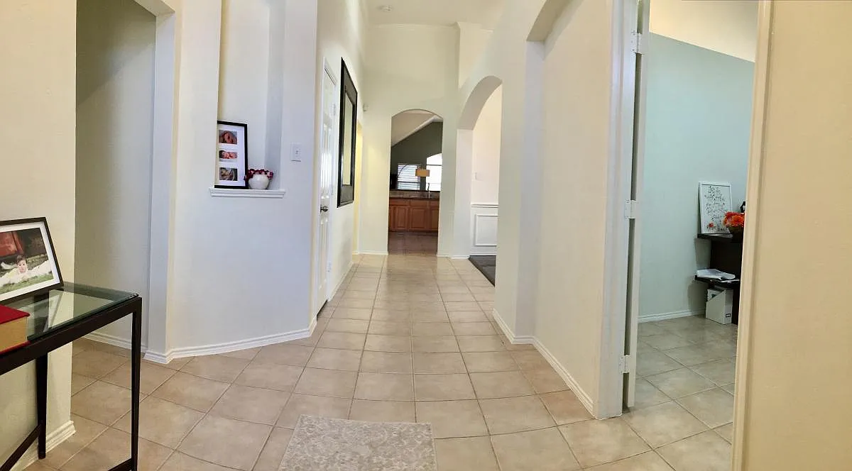 3 bed, 2049 sqft, $2,900 — Photo 2
