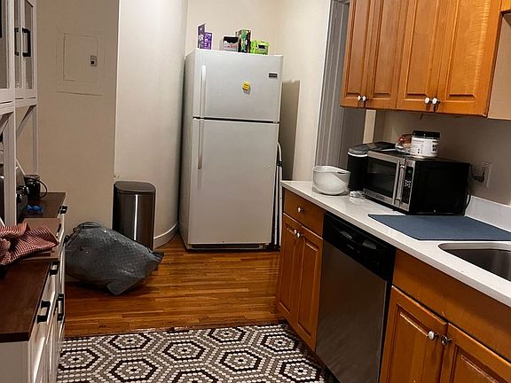 4th image of 452 Park Dr APT 19