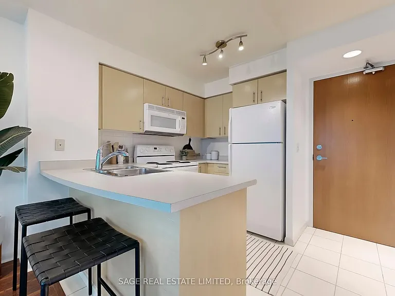 219 Fort York Blvd #616 — Photo 9