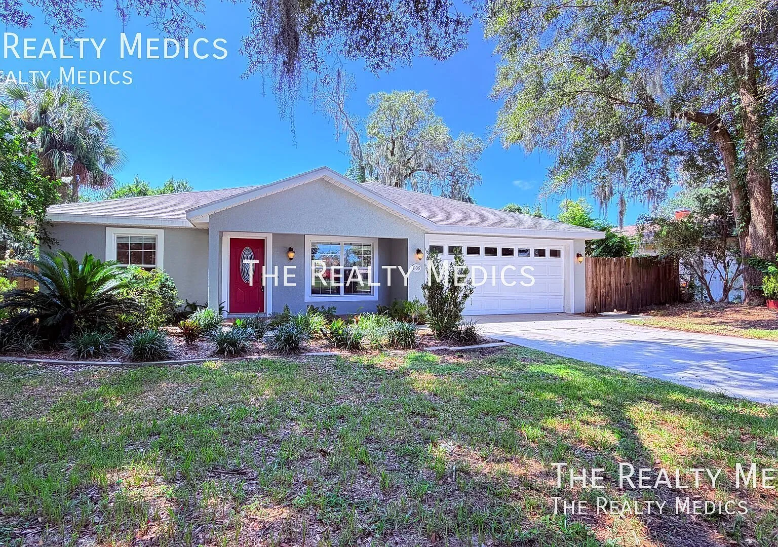 Deland Pool Home - Look No Further! — Photo 3